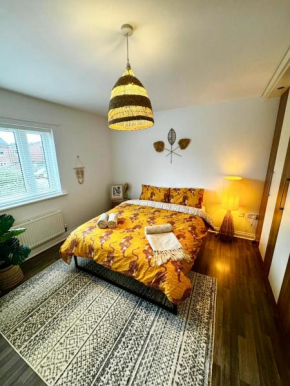 Modern King Bedroom Near Etihad Stadium & The Coop Live